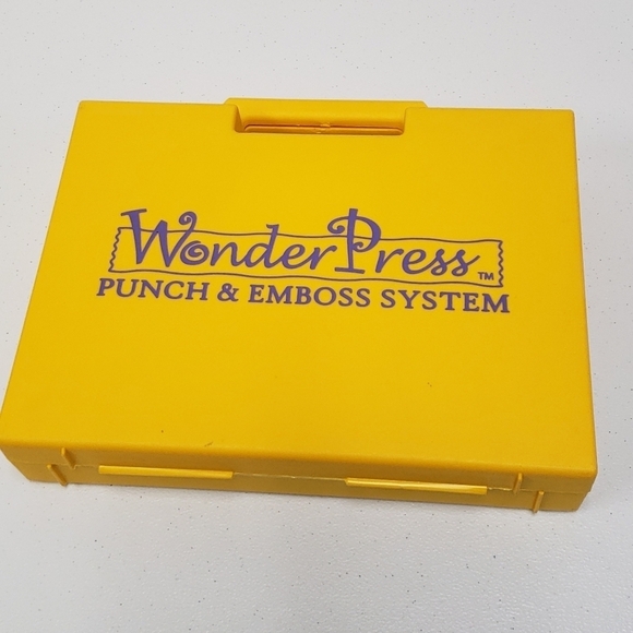 Wonder Press Punch & Emboss System with Hard Case - Picture 6 of 8